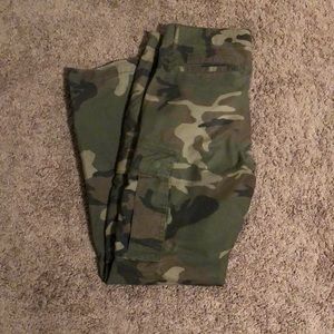 Old navy camouflage pants 👖